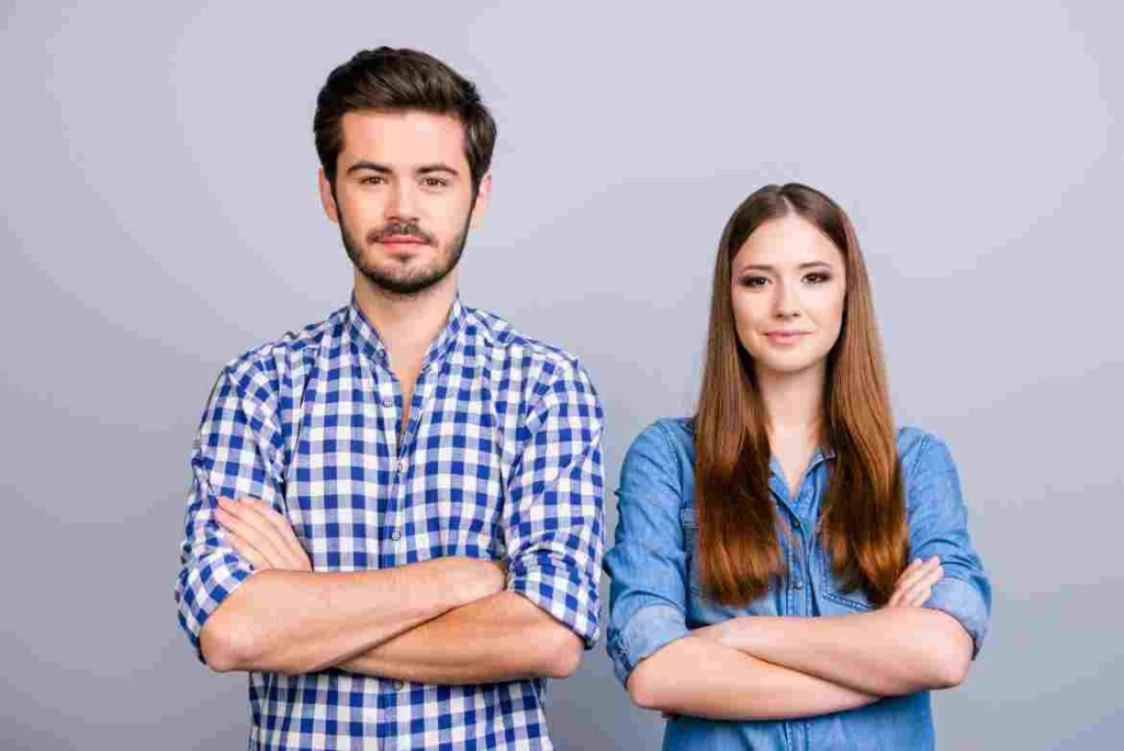 مردان دروغ می گویند و زنان آرایش می کنند