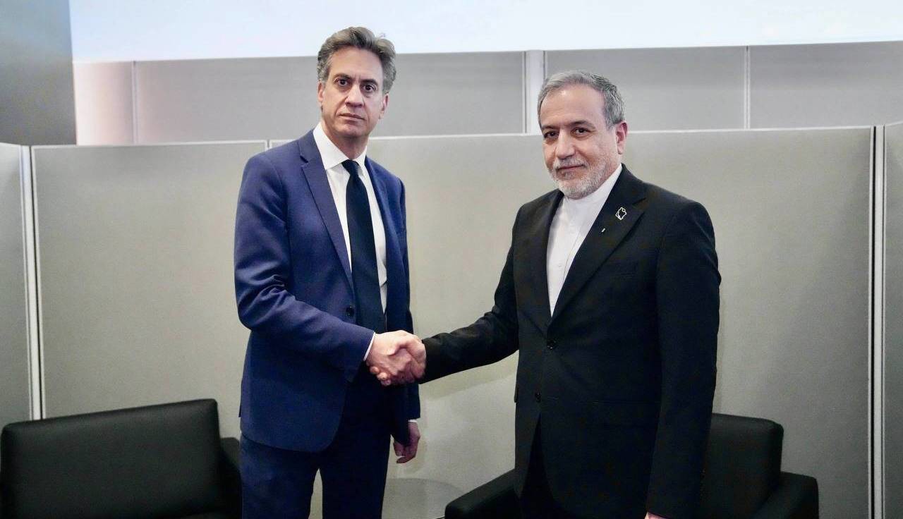 دست دادن با عراقچی برای وزیر خارجه انگلیس دردسر ساز شد