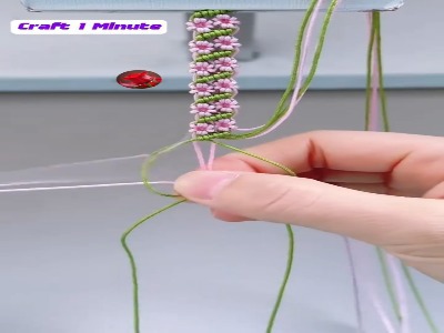 دستبند گل‌گلی راحت درست کن