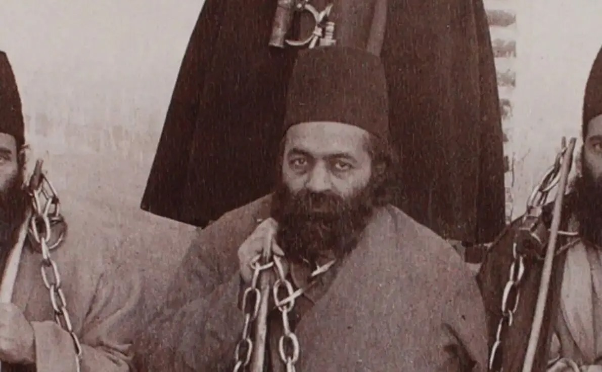 سفر در زمان؛ «سه زندانی زنجیرشده در کنار زندانبان» در دوران قاجار
