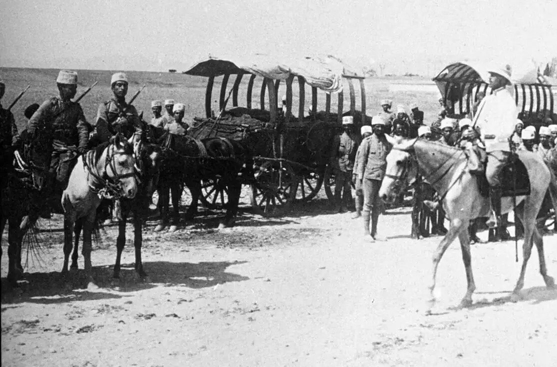 سفر به عصر قاجار؛ از «قایق‌ها در بندر رشت» تا «کالسکه در جادۀ شمال»