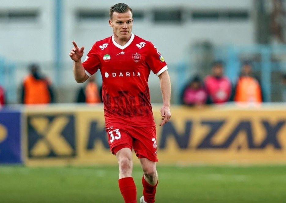 خارجی بی کیفیت بالاخره به نیمکت پرسپولیس رسید!